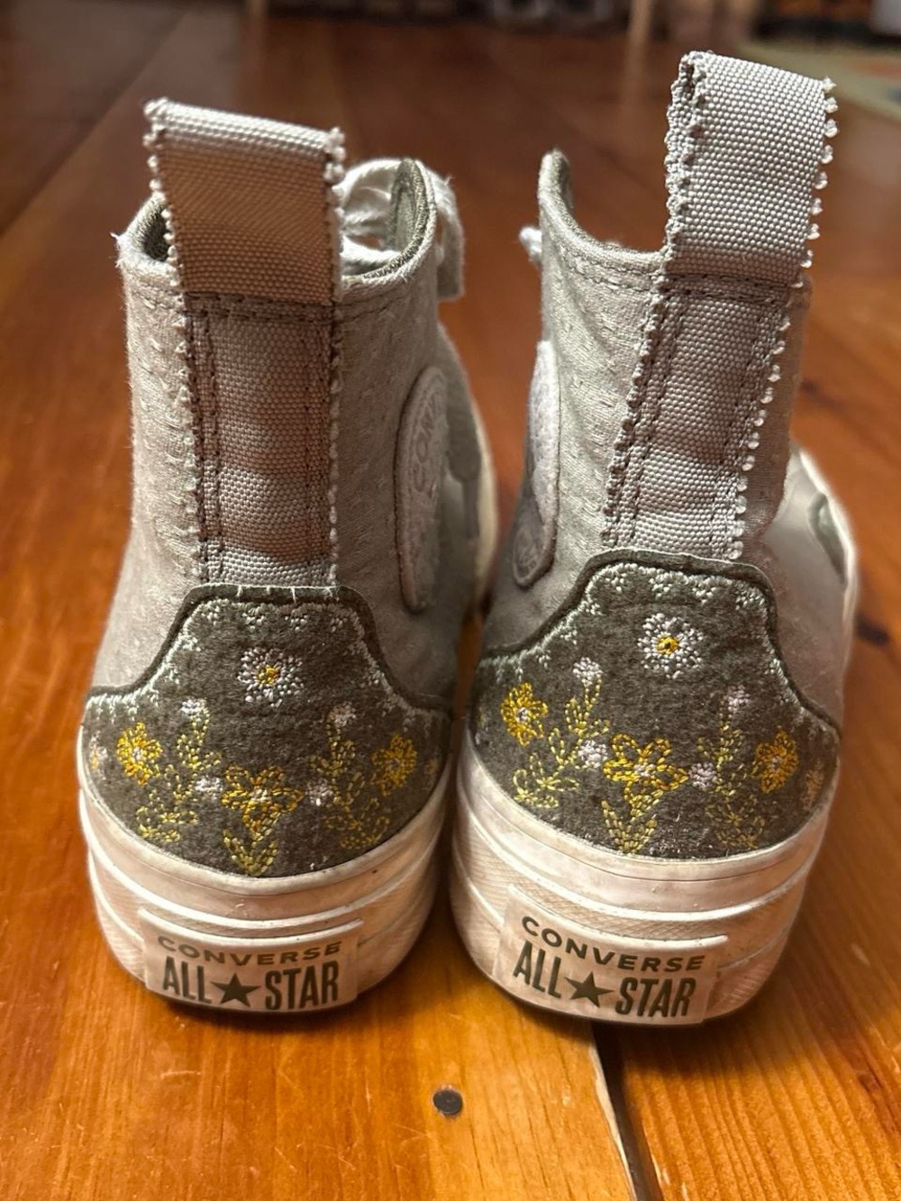 Converse platform embroidered sneakers